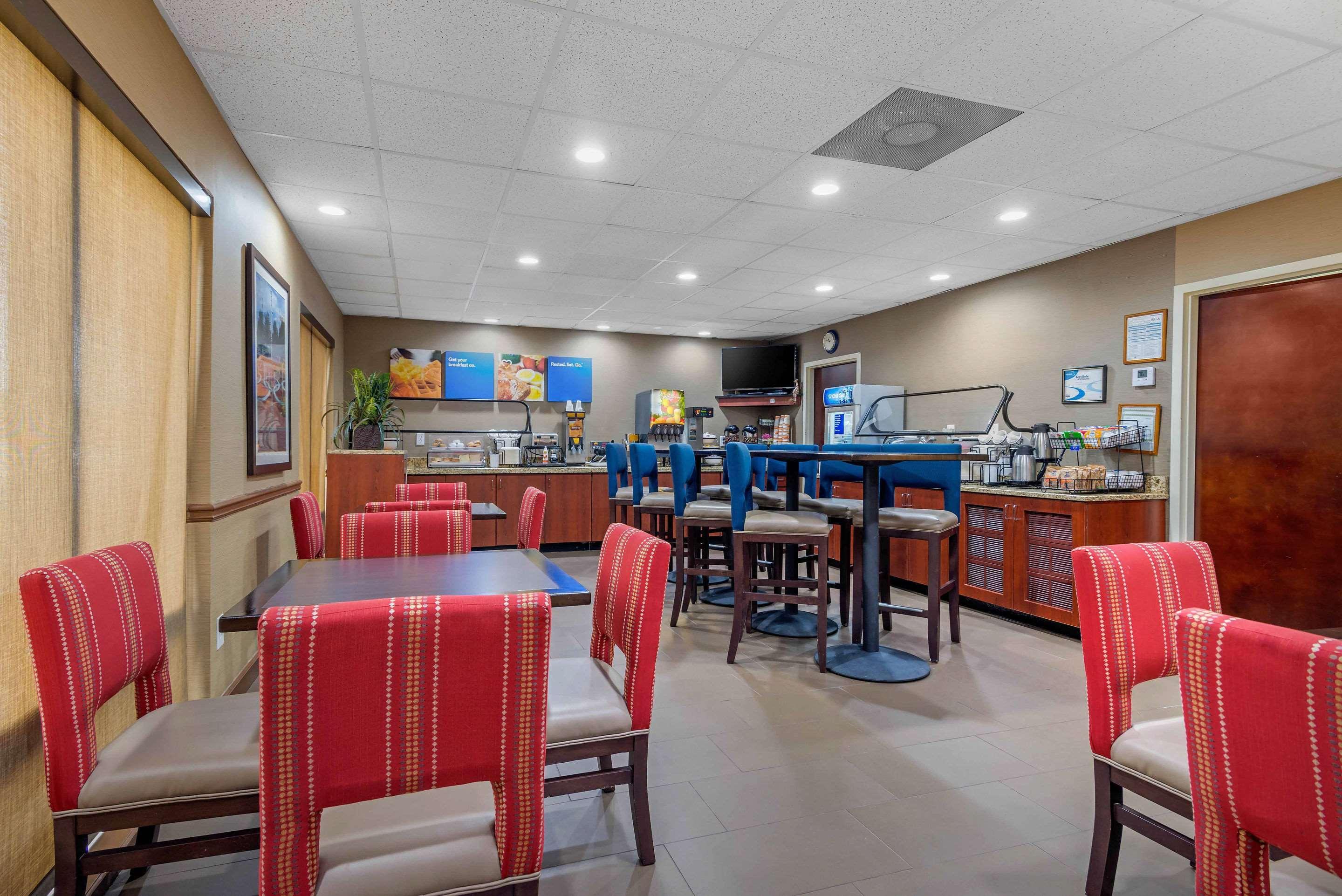 Comfort Inn & Suites Peachtree Corners Норкрос Екстер'єр фото